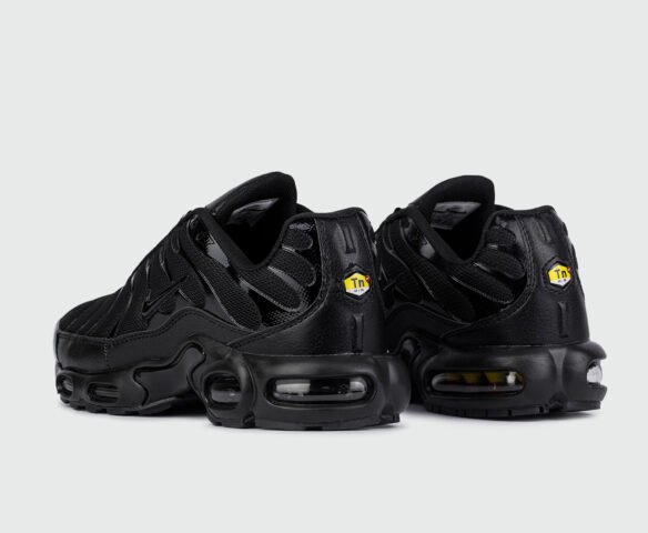 Air max plus tn black leather hotsell